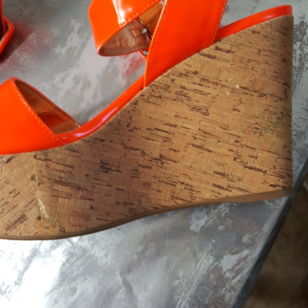 BCBG nwot Neon Orange Platform wedges size 7.5 - Picture 6 of 7